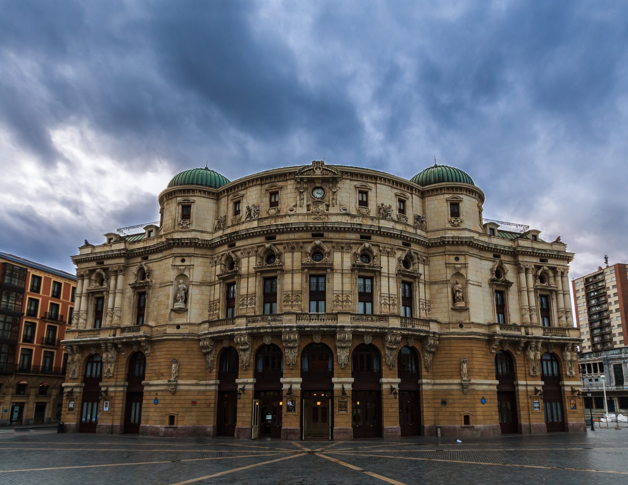 Bilbao Travel Guide (2).png